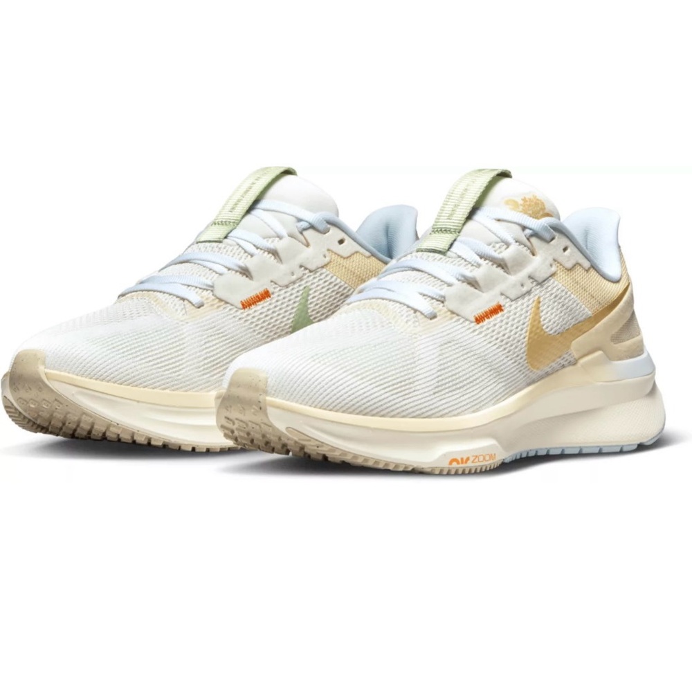 Nike Women's Structure 25 Running Shoes in Sail